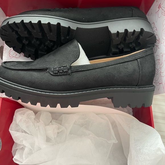 Journee Collection Erika Black Microsuede Womens Loafers Size 7.5 - Picture 4 of 8